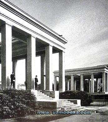 Nazi Ehrentempel with SS guards
